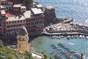 Xtrallusion offers characteristic Bed and Breakfast, B&B, Guest House, Hotel, Albergo and Country Lodge accommodation in Italy. Plus independent self-guided Walking, Adventure, Activity, Skiing and Paragliding Holiday itineraries on the Italian Rivieras, in the Italian Lakes, in the Italian Alps and in some of the most beautiful corners of Italy.